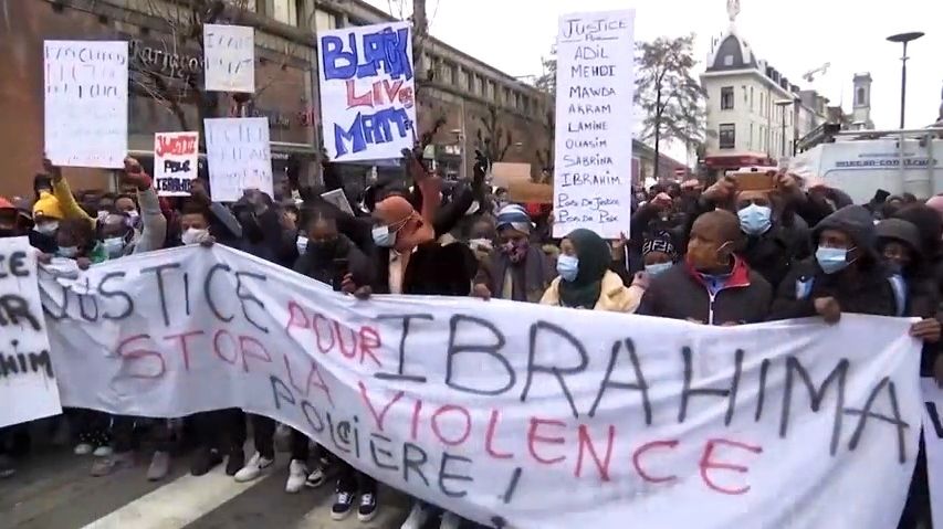 Video: Nepokoje v Bruselu. Demonstranti napadli i královský konvoj